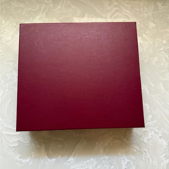 Gucci Deep Burgundy Box with White Logo - Picture 4 of 7